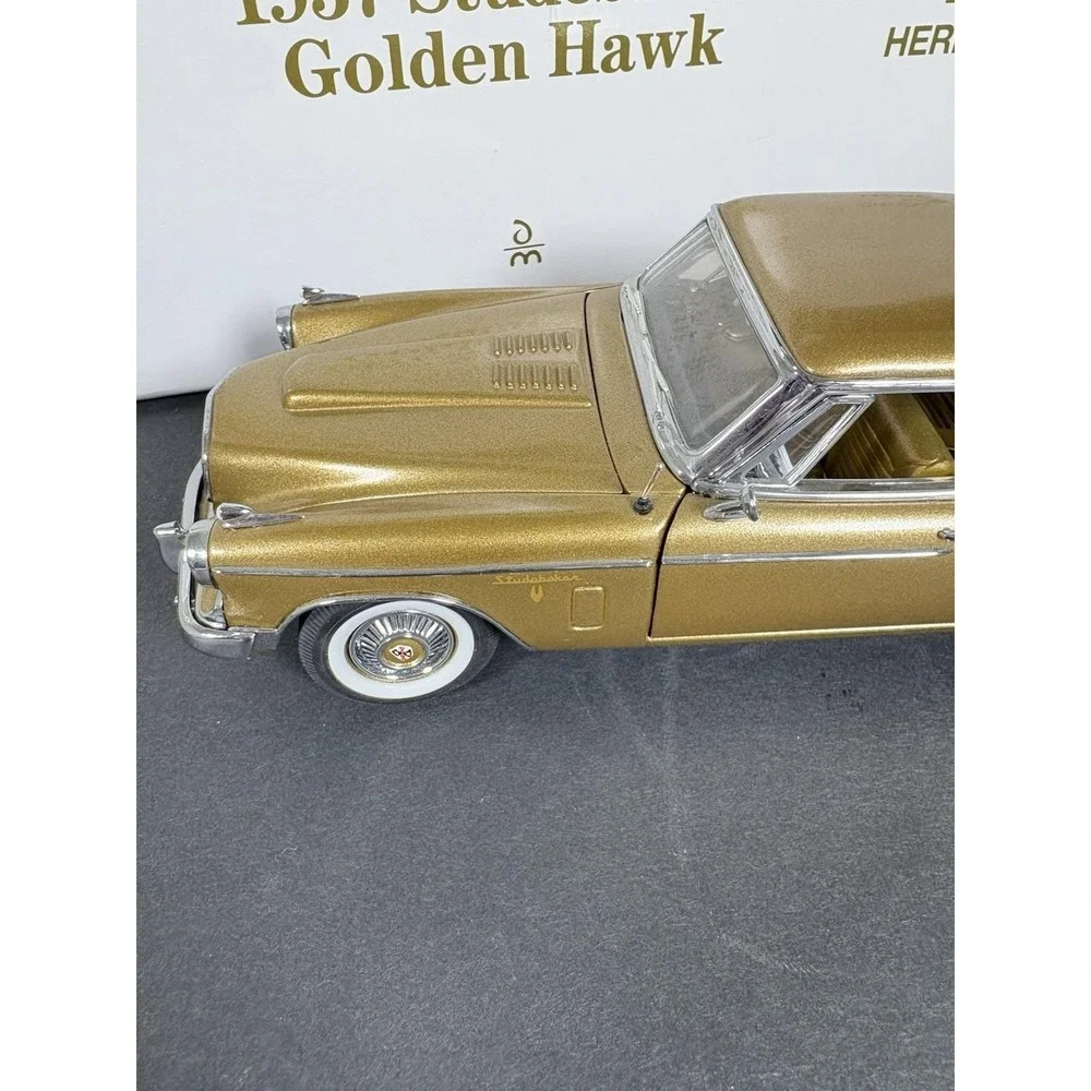 1957 Studebaker Golden Hawk Danbury Mint 1:24 Diecast Car Gold w/ Box